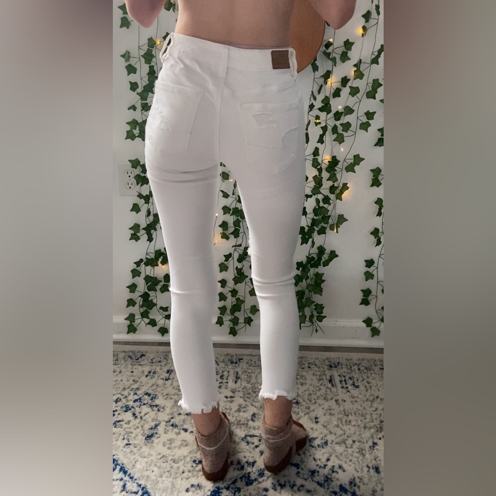 White ripped denim jeans from American eagle size 2